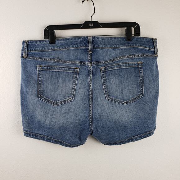 Torrid Women's 18 Jean Shorts Classic Medium Wash Big Pocket Everyday Denim - Picture 6 of 8